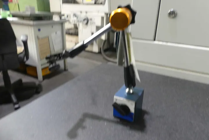 Magnetstativ mit Gelenkarm für Messuhr